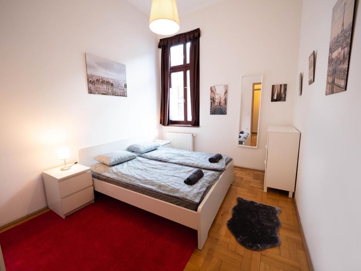 Cozy Central Apt With Garage At Gozsdu Passage Budapest Exterior foto