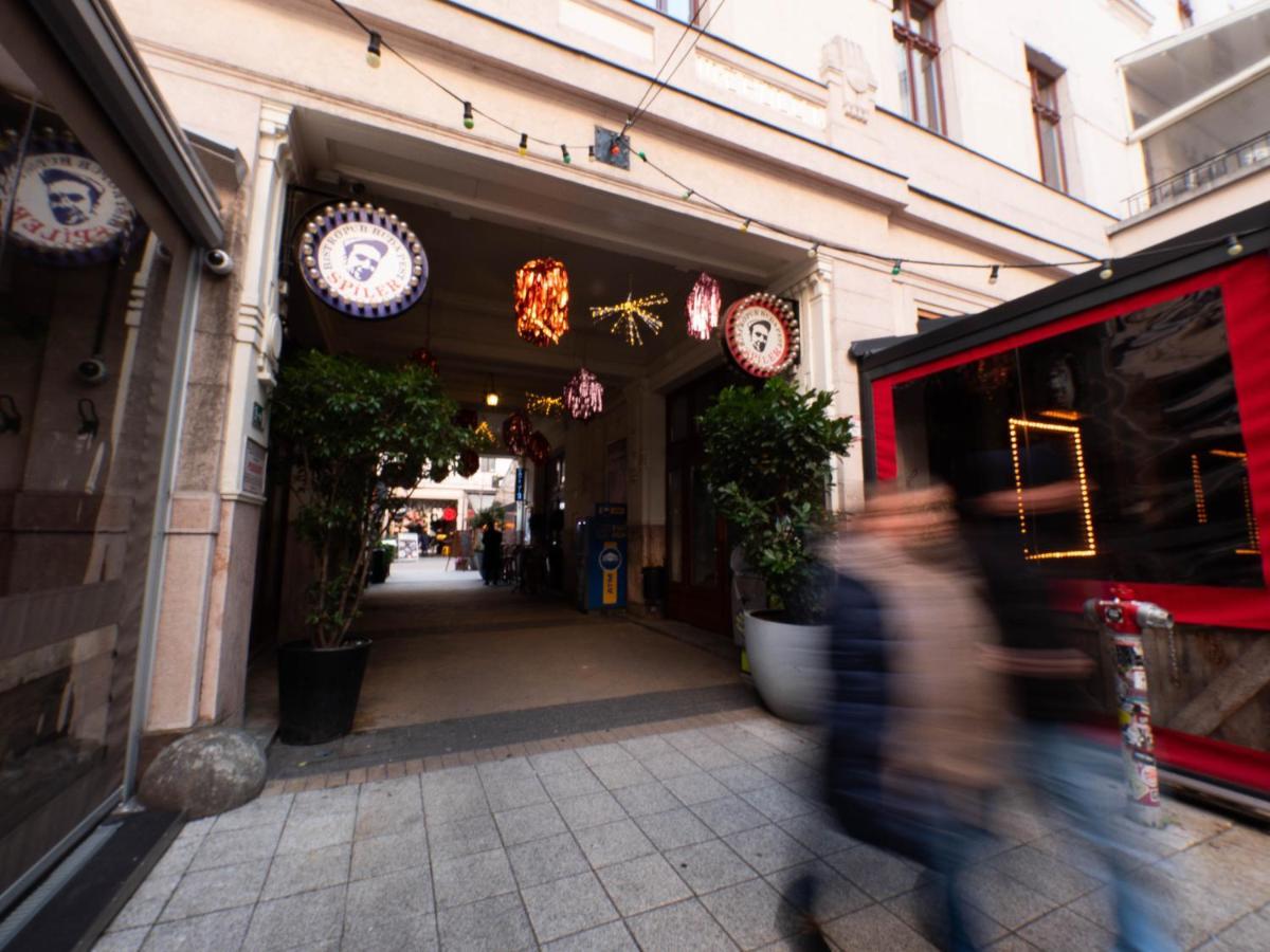 Cozy Central Apt With Garage At Gozsdu Passage Budapest Exterior foto